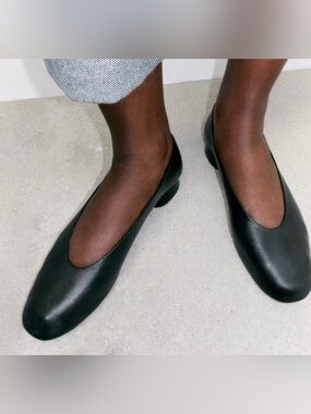 ZARA Mini Heeled Black Leather Flats (Sz 37)
